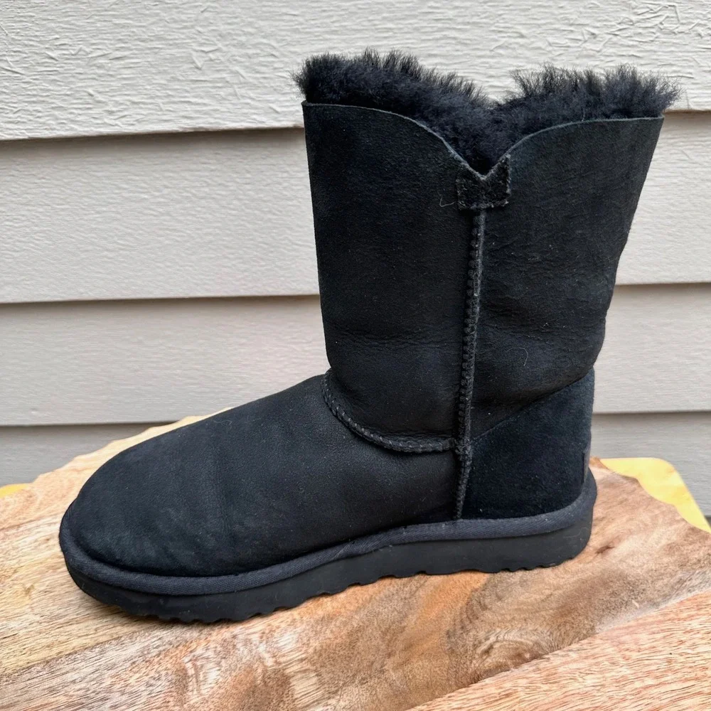 UGG Bailey Button II Black Suede Sheepskin Boots 1016226 Womens 7